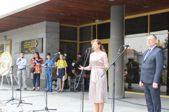 Луцьком пройшла урочиста хода школярів-гуртківців. ФОТО