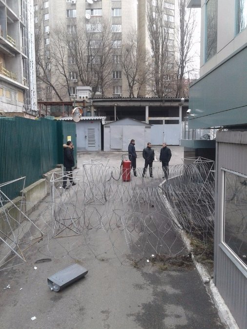 У столиці активісти заблокували «Інтер». ФОТО