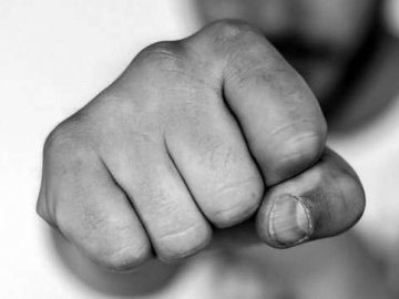 У центрі Володимира побили чоловіка