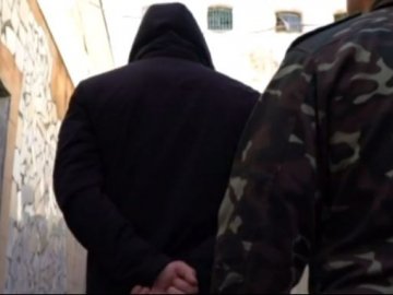 Кривава розправа:  батько-душогуб посеред вулиці зарізав доньку