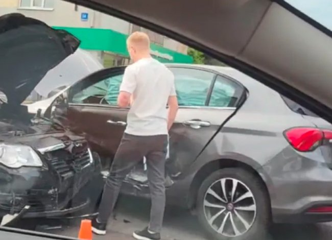 Дві автівки не поділили дорогу в центрі Луцька