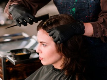 Назвали найсприятливіші дні для стрижок та фарбування волосся