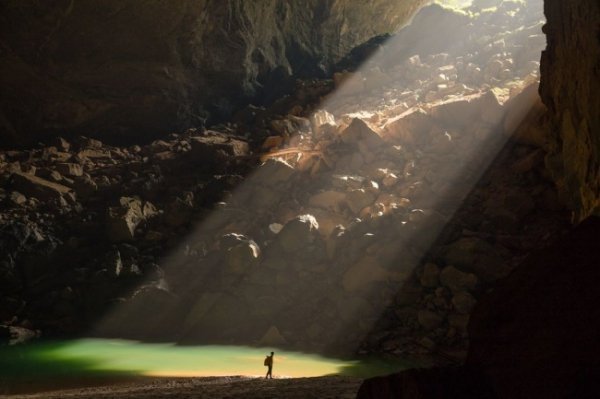 Промінь світла, В'єтнам. © Райан Дебут
