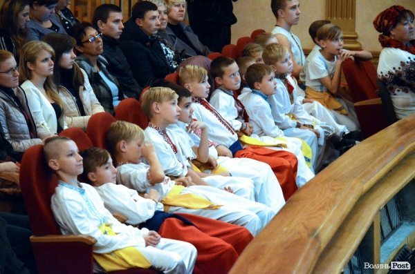 У Луцьку козаки показали свою майстерність в бойовому гопаці.ФОТО