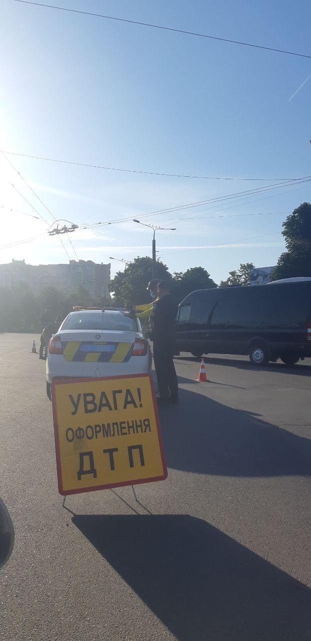 У Луцьку біля Північного ринку автівка збила велосипедиста. ФОТО