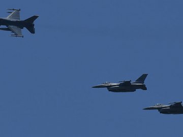 Навчання українських пілотів на F-16 уже почалися, − Боррель