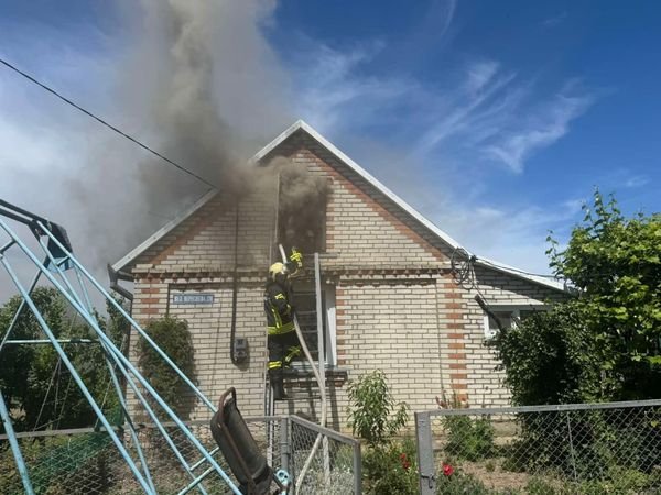 На Волині горіли житловий будинок та господарська споруда