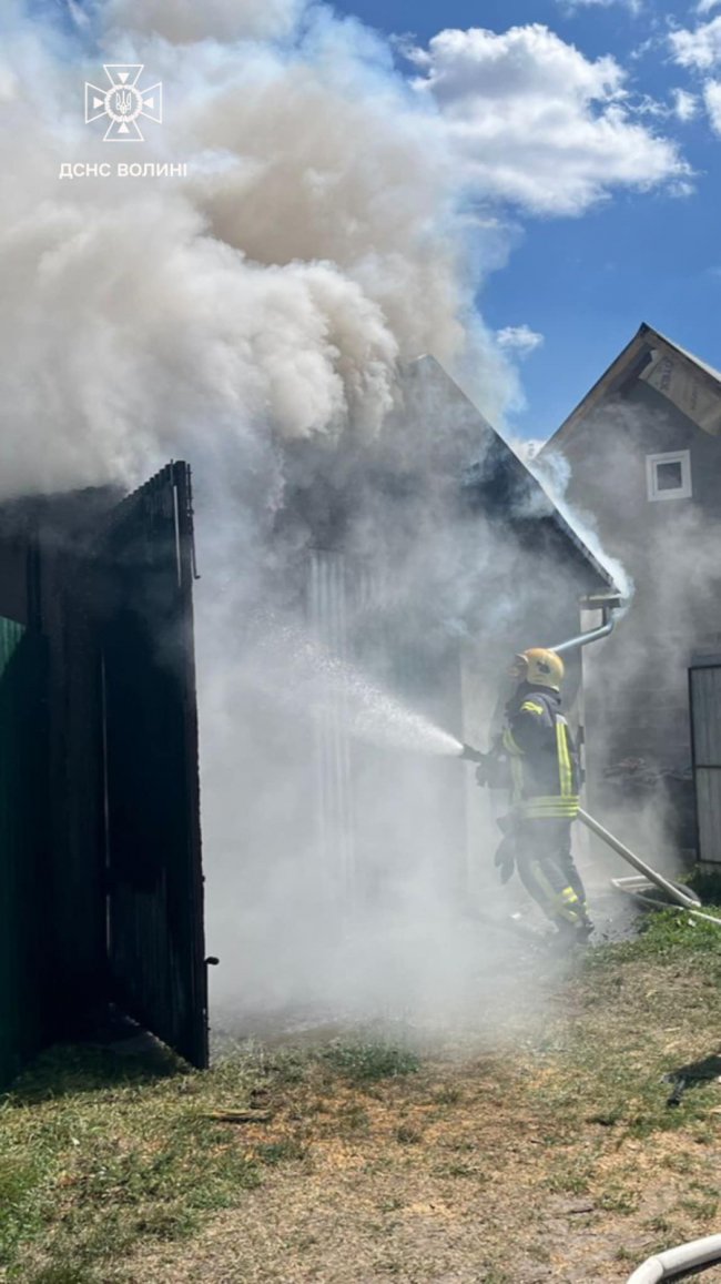 На Волині горів гараж
