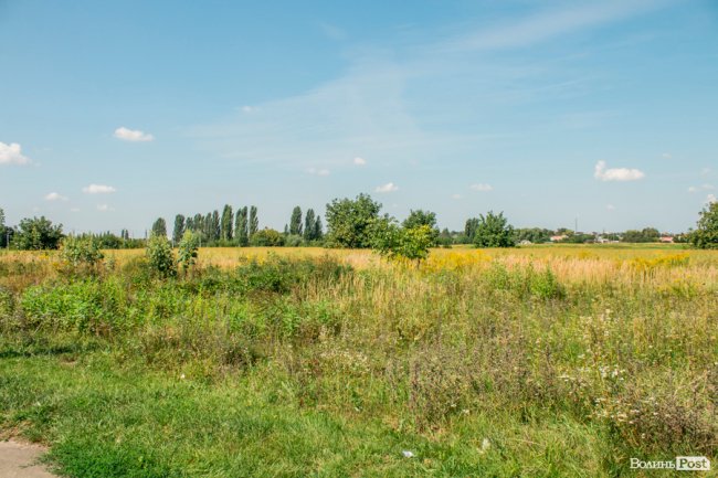 «Хто живе на ЛПЗ, тому у житті везе»: день на луцькому районі контрастів. ФОТО