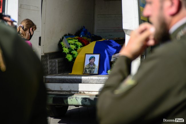 Луцьк попрощався із загиблим на Сході воїном Іллею Струком. ФОТО