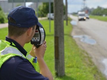 Швидкість руху автівок в Україні знову перевірятимуть радарами