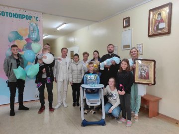 Син луцького протоієрея став тисячним малюком, якого виписали з пологового. ФОТО