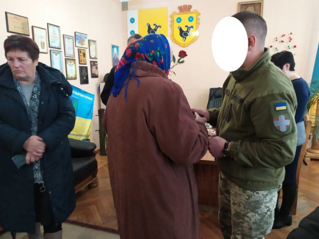 Рідним чотирьох Героїв з однієї громади на Волині вручили їхні посмертні нагороди. ФОТО