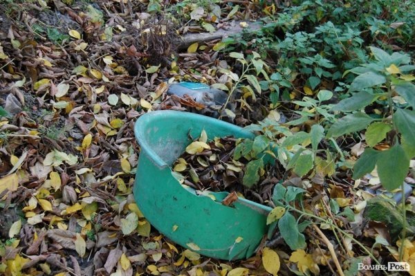 Як у Луцьку зачистили стихійне сміттєзвалище, уникнувши криміналу. ФОТО