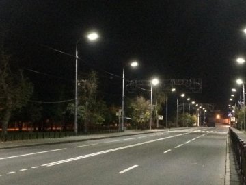У Луцьку на одній із вулиць реконструюють освітлення 