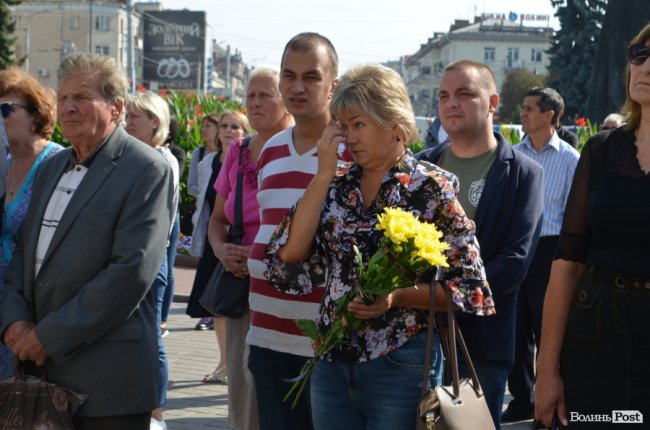 «Був сміливим, добрим і завжди допомагав»: у Луцьку попрощалися з Героєм Юрієм Лавренчуком. ФОТОРЕПОРТАЖ