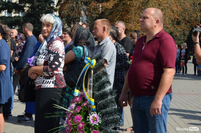 «Був сміливим, добрим і завжди допомагав»: у Луцьку попрощалися з Героєм Юрієм Лавренчуком. ФОТОРЕПОРТАЖ