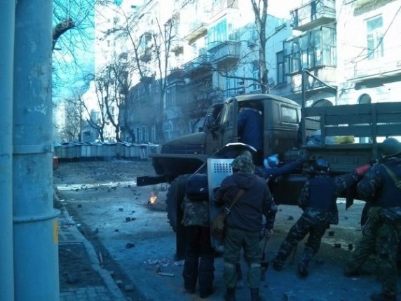Війна на вулицях Києва. ФОТО