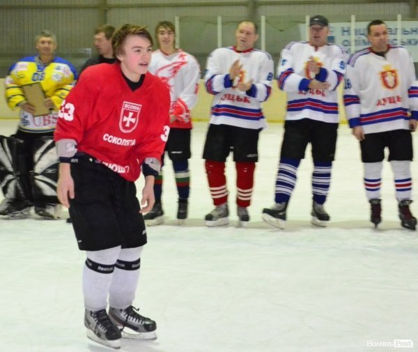 За підтримки УДАРу на Волині визначили кращих хокеїстів. ФОТО*