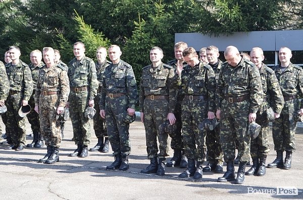 Волинські священики подарували форму військовим. ФОТО