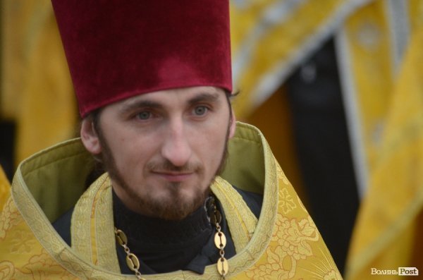 Священнослужителі пронесли через центр Луцька церковні святині. ФОТО