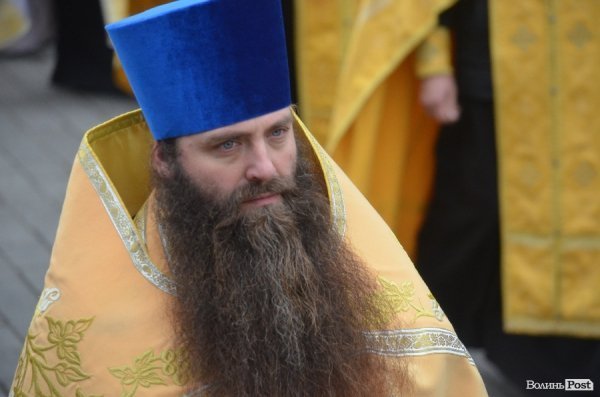 Священнослужителі пронесли через центр Луцька церковні святині. ФОТО