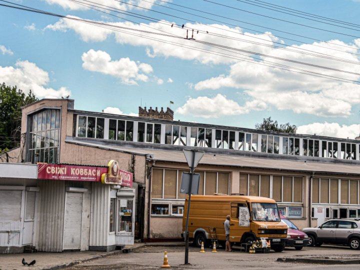 Паркування біля Центрального ринку в Луцьку подорожчало