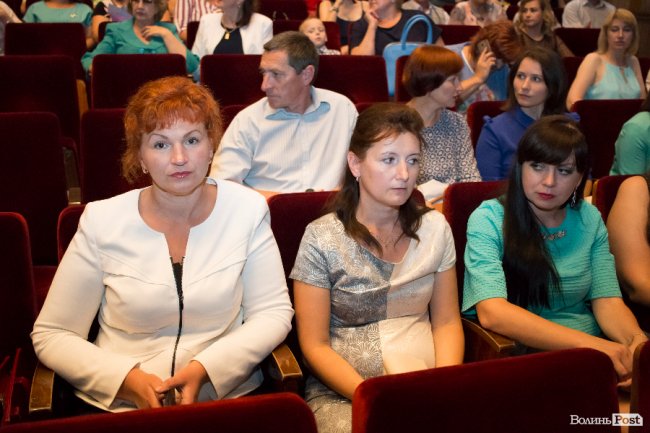 Квіти, подяки та музичний концерт: волинських медпрацівників привітали з професійним  святом