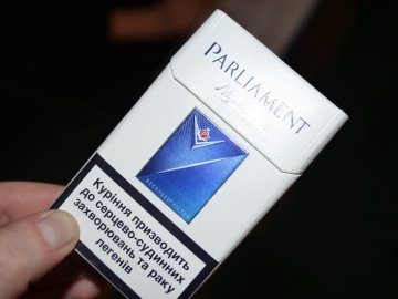 Луцькі депутати порушують правила куріння