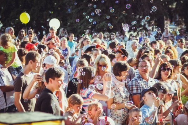 Фестиваль бульбашок у Луцьку. ФОТО