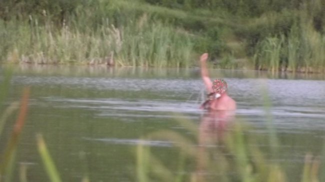 Чинив опір та шарпав інспектора за одяг: на Волині затримали рибного браконьєра