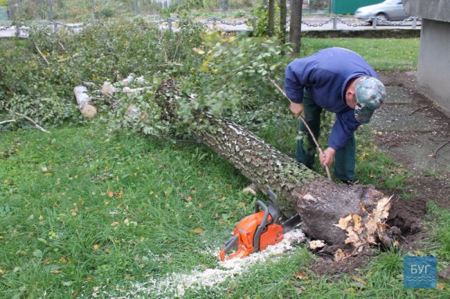 Буревій у Іваничах познімав дахи з будинків
