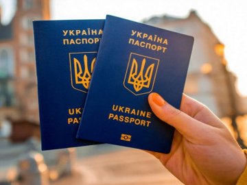 У Луцьку почали робити менше закордонних паспортів через пандемію