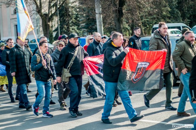 У Луцьку ходою і молитвами вшанували мужність та героїзм добровольців. ФОТО