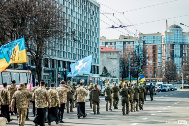 У Луцьку ходою і молитвами вшанували мужність та героїзм добровольців. ФОТО
