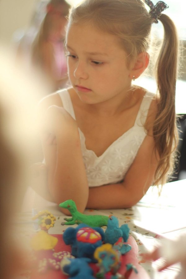 У Луцьку діти ліпили анімаційних персонажів з пластиліну. ФОТО