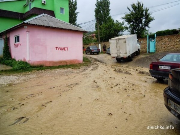 У Криму селом пронісся потік з бруду та сміття. ФОТО