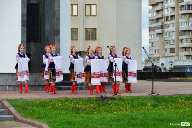 Працівники Волинської ОДА вбралися у вишиванки. ФОТО