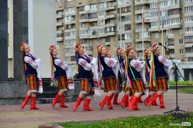 Працівники Волинської ОДА вбралися у вишиванки. ФОТО