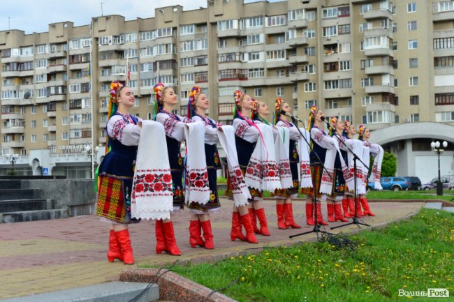 Працівники Волинської ОДА вбралися у вишиванки. ФОТО