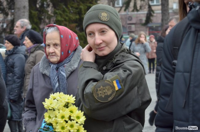 У Луцьку поклали квіти до пам’ятника Шевченку. ФОТО