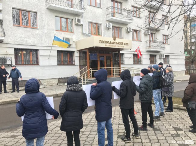 У Луцьку під судом влаштували акцію за знесення Старого ринку