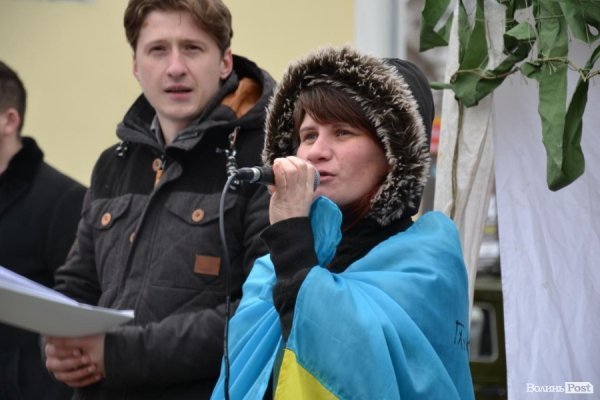 У центрі Луцька - флешмоб на підтримку Надії Савченко. ФОТО