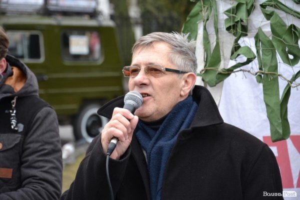 У центрі Луцька - флешмоб на підтримку Надії Савченко. ФОТО