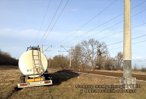 Під Луцьком фура злетіла в кювет. ФОТО. ВІДЕО