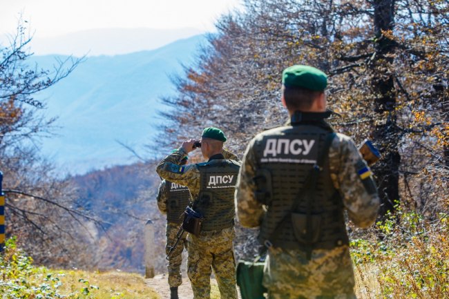 На Волині двоє іноземців «здали себе» прикордонникам. ФОТО