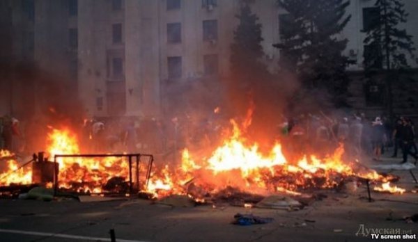 Пожежа в Будинку профспілок в Одесі. В результаті пожежі загинуло понад 40 людей. 2 травня 2014 року