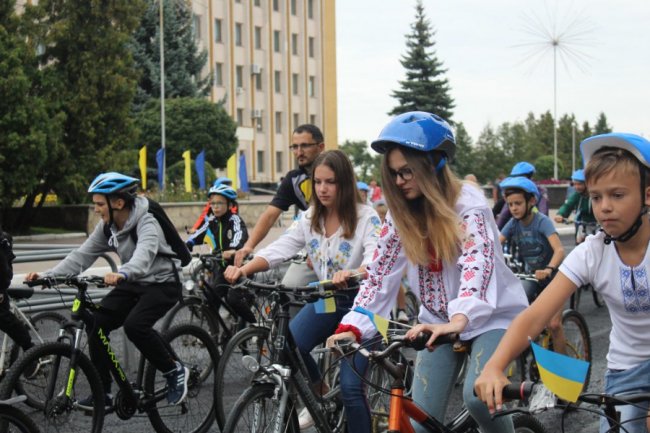 У Нововолинську організували велопробіг у вишиванках. ФОТО