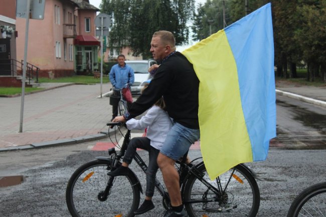 У Нововолинську організували велопробіг у вишиванках. ФОТО
