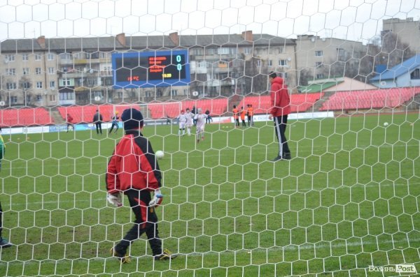  Маленькі лучани тренувались на одному полі з відомими футболістами. ФОТО